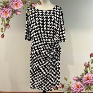 Kiara Elegant long sleeve Black and White Houndstooth Dress size extra large